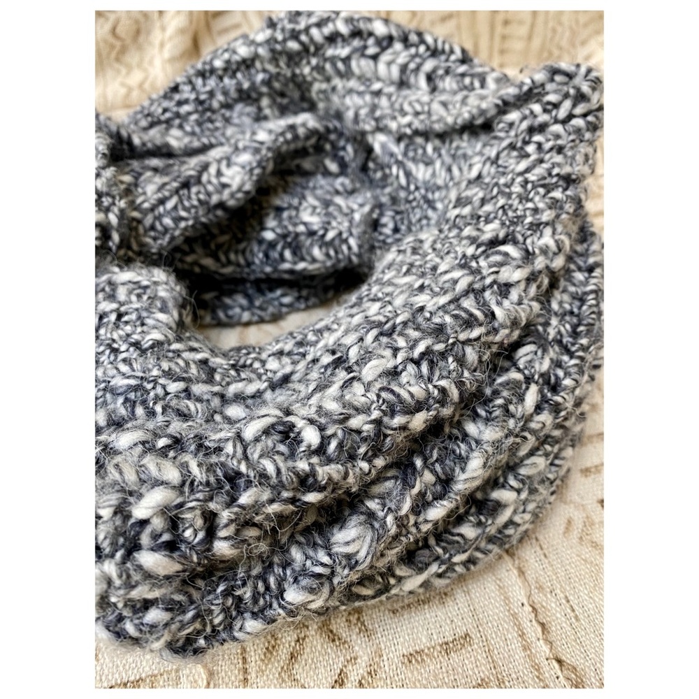 🧣🍩 Wool Donut/Infinity Scarf ♾ - Picture 3 of 6